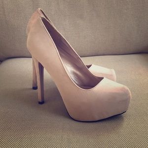 SIZE 7 Cream Stilettos